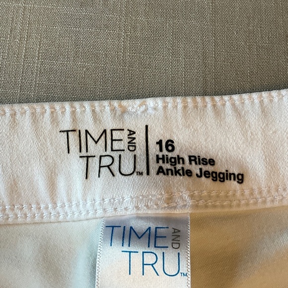 Women's White Jeans Jeggings - Picture 3 of 5